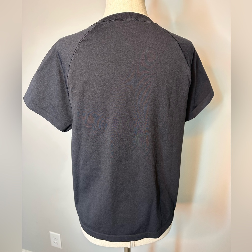 NWT sz XXL Vuori Black seamless surge tee stretch wicking material free neck - Picture 5 of 8